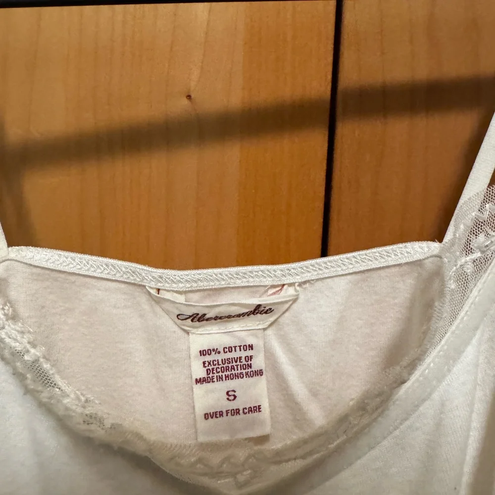 Abercrombie & Fitch Cream Lace-Trim Camisole Tank Top - Picture 2 of 4